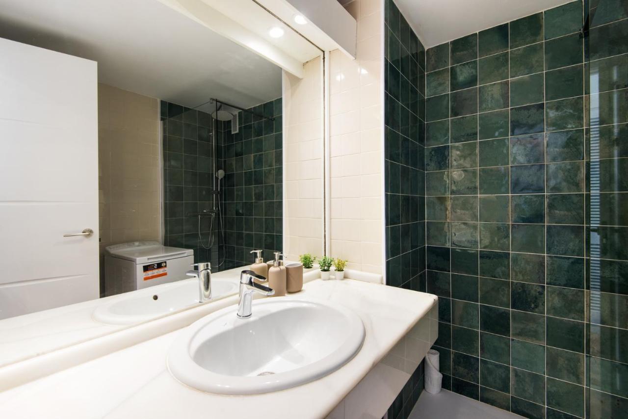 Aloha Puerto Private Apartment 1St Line Carihuela Beach Torremolinos Extérieur photo